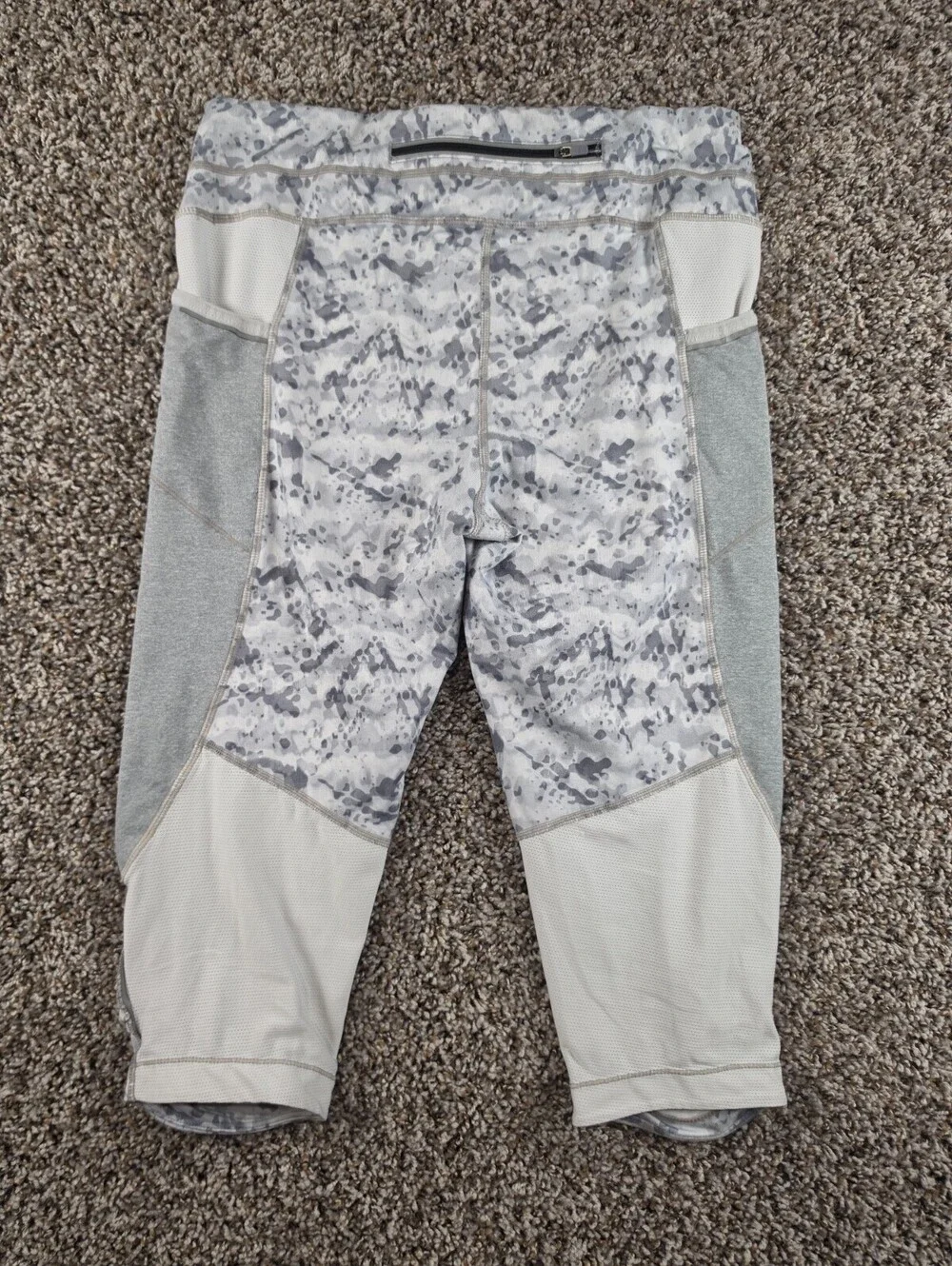 ATHLETA Womens Sz M Gray White Dapple Pockets Low Rise Be Free Knicker Leggings